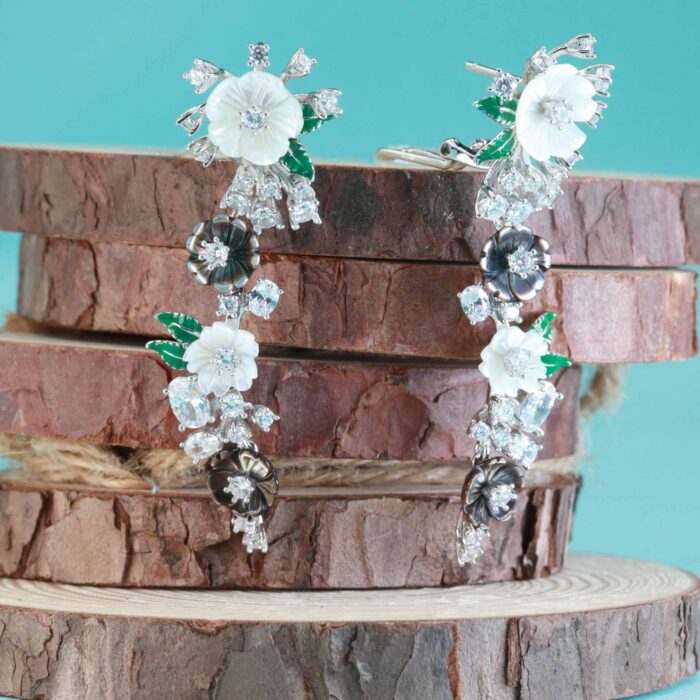SILVER EARRING