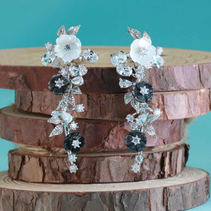 SILVER EARRING